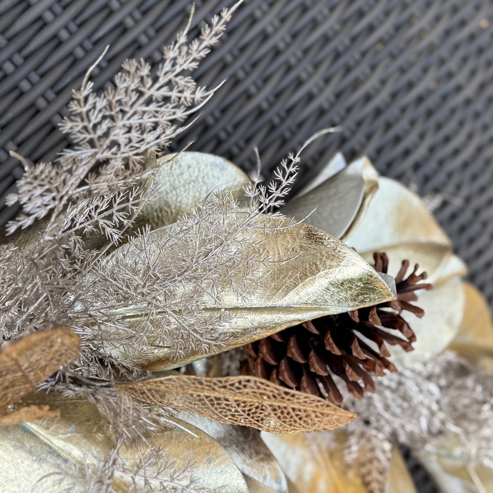 Frontgate Gold Magnolia and Pinecone Garland 6 ft - NWT - Picture 13 of 15